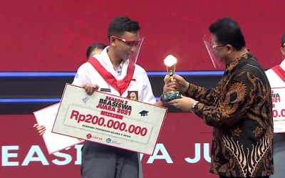 Luar Biasa! Juara Utama Lotte Beasiswa Juara 2021 Diraih Santri SMA QSBS